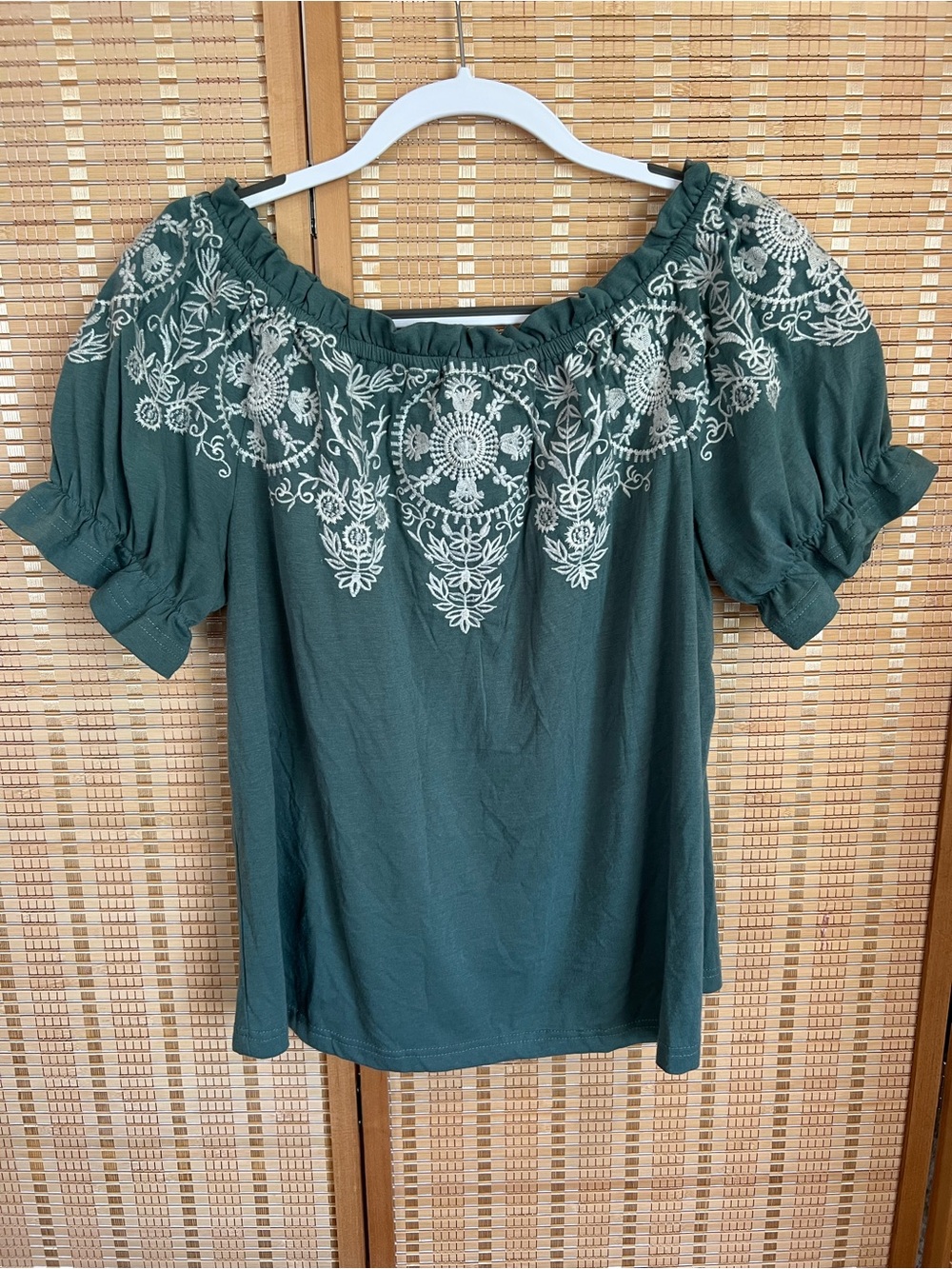 Solitaire Green Off-Shoulder Embroidered Blouse Large